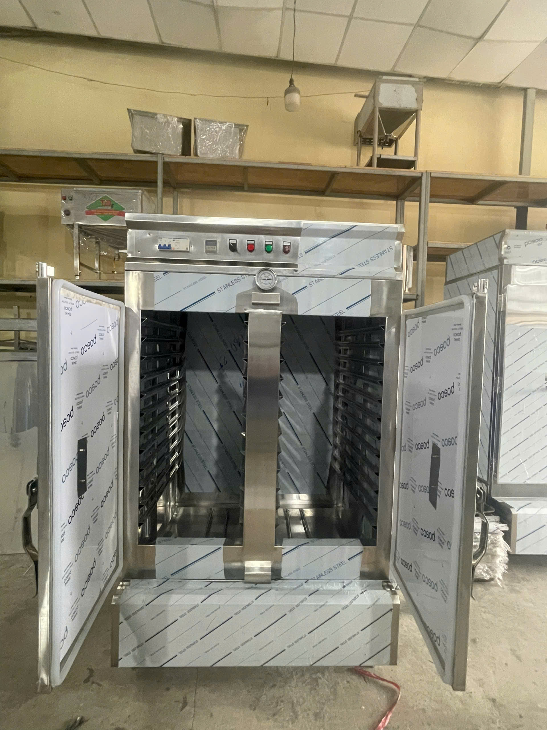 TỦ NẤU CƠM CÔNG NGHIỆP – BÍ MẬT NHỮNG HẠT CƠM “VÀNG”
