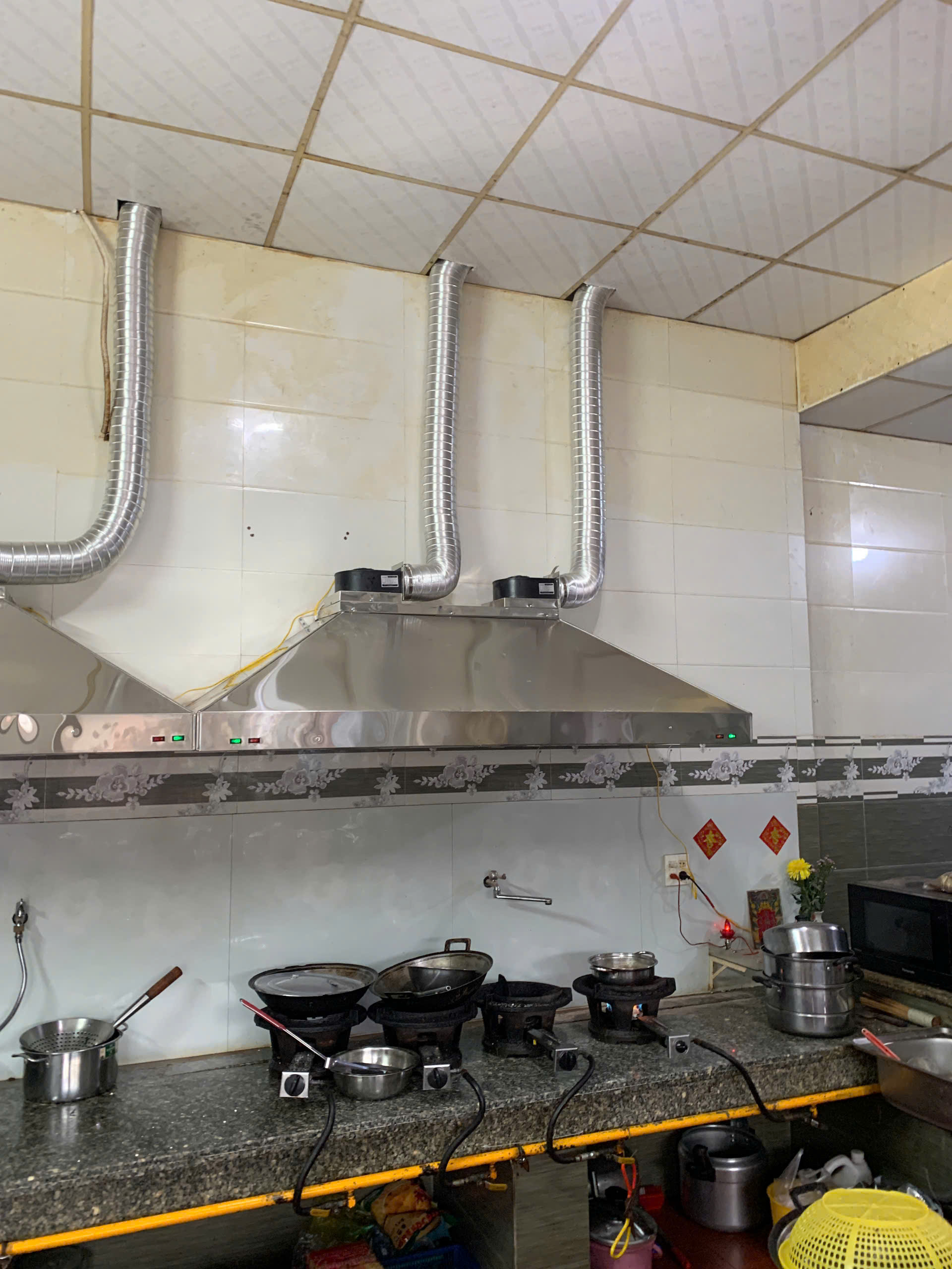 lap-dat-he-thong-hut-mui-cong-nghiep-tai-buon-me-inox-thai-binh