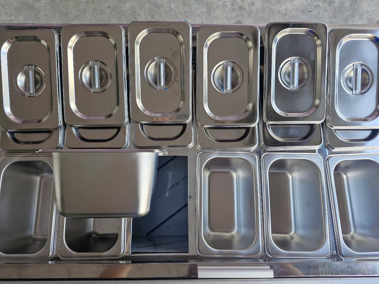 #1 Gia Công Thùng Đá Có Khay Topping Inox